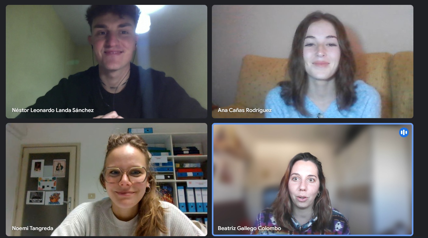 Captura de pantalla de la videoconferencia con cuatro personas.